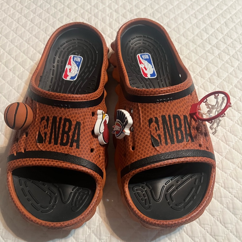 NBA Crocs Like New M5 W7 Basketball with Charms Shoes